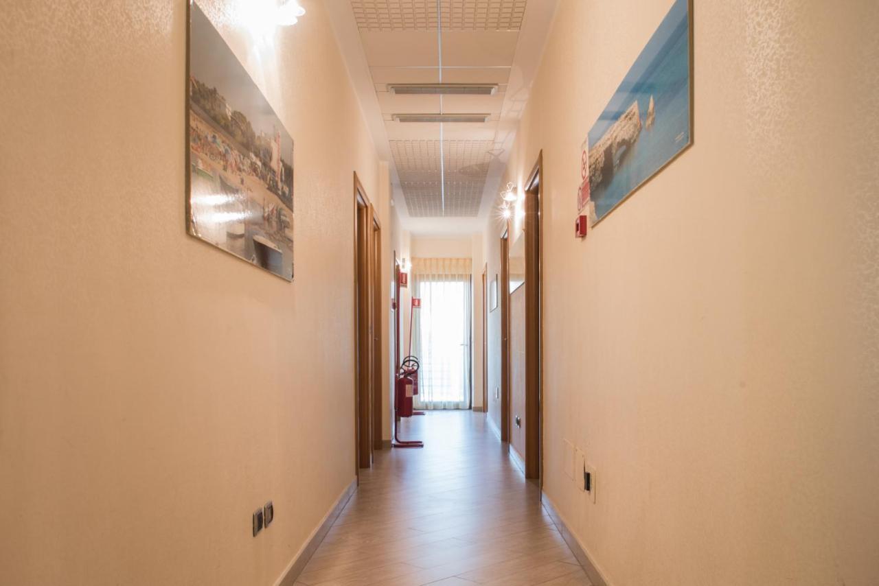 Hotel Mirage Torre Santa Sabina Quarto foto