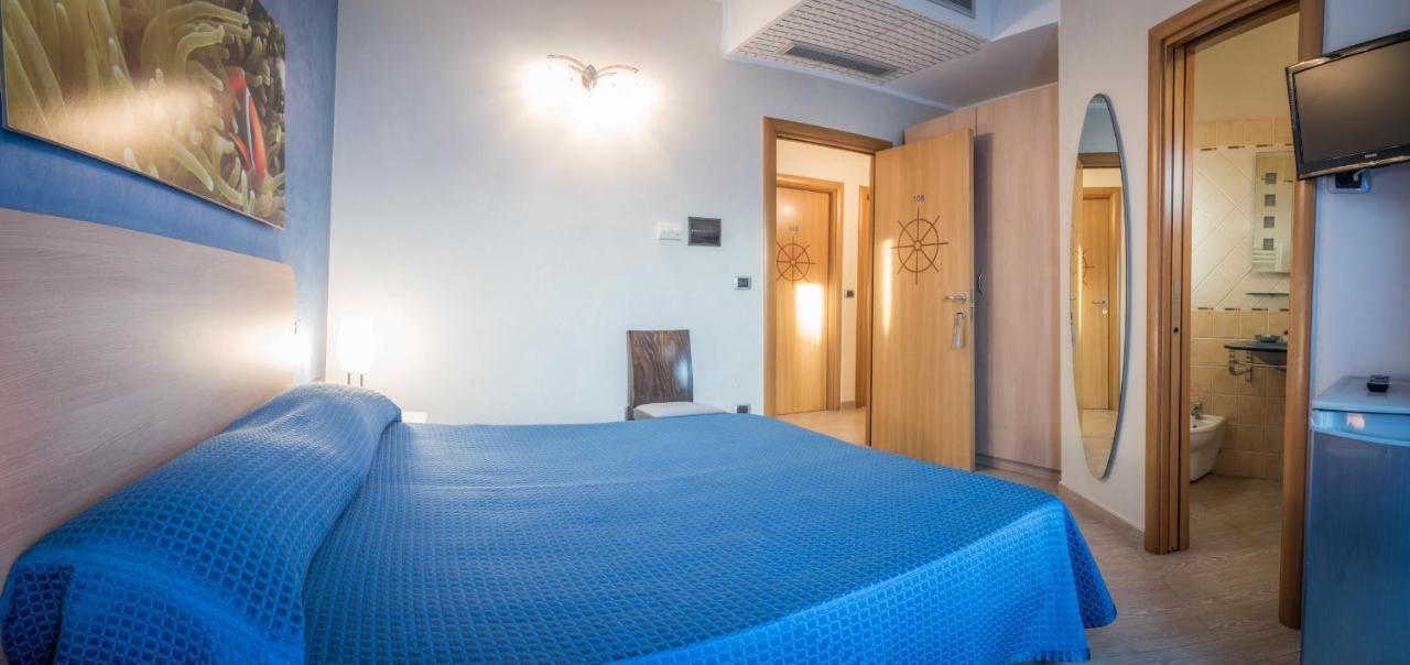Hotel Mirage Torre Santa Sabina Quarto foto