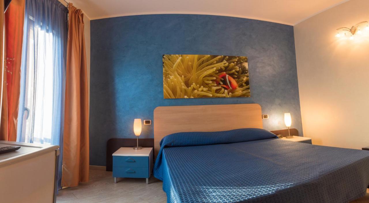 Hotel Mirage Torre Santa Sabina Quarto foto